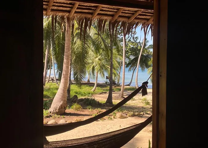 Lily'S Beach Bungalows